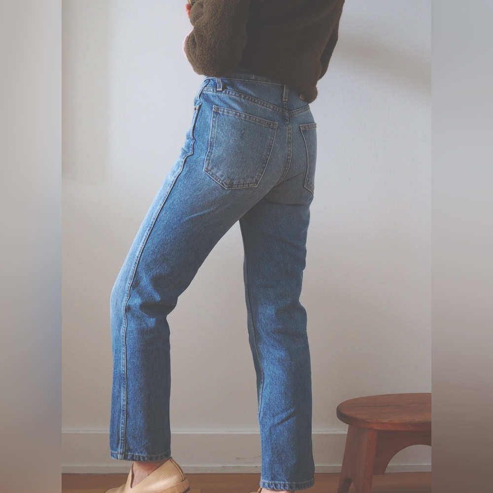 B SIDES
High Rise
Straight Leg
Size 24 jeans
